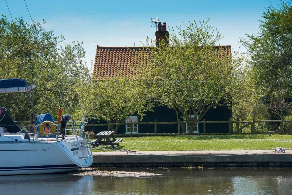 Navigation Cottage On The Historic Sea Lock Overlooking The Nature Reserve Maldon Eksteriør billede